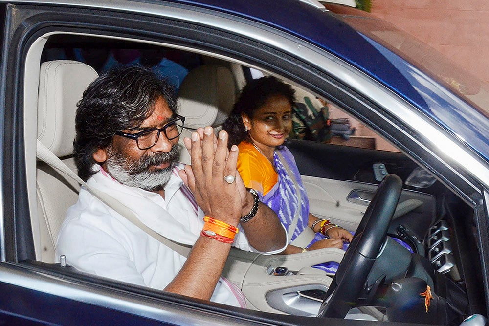 Jharkhand Chief Minister 
Hemant Soren and wife Kalpana Soren - PTI; Representative image